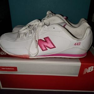 New Balance 442 Sneakers
